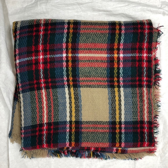 Large plaid scarf - Picture 2 of 4
